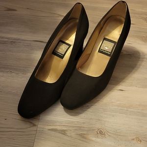 (Final Price) Beautiful Nina 2 1/2" Brown heels size 7.5 Rarely worn